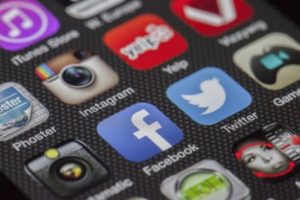 Social media apps, Facebook, Twitter