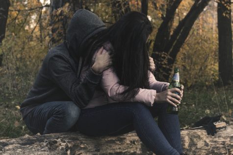 female-alcoholism-2847443_1920