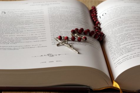 beads-bible-blur-236339