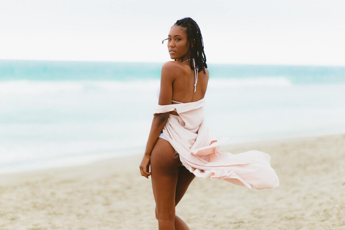 beach-bikini-blur-428543