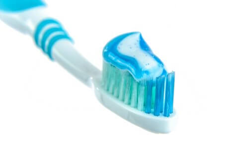 blue-bristle-brush-216729