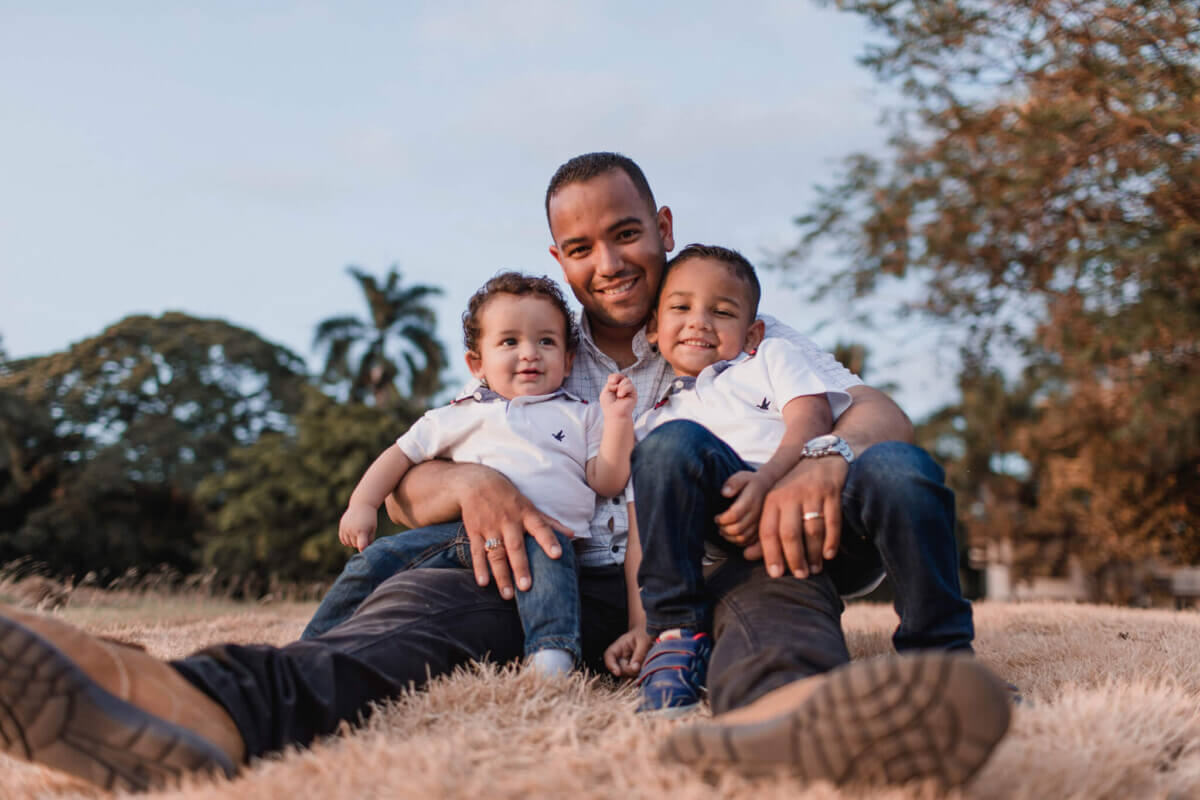 affection-children-dad-1470109