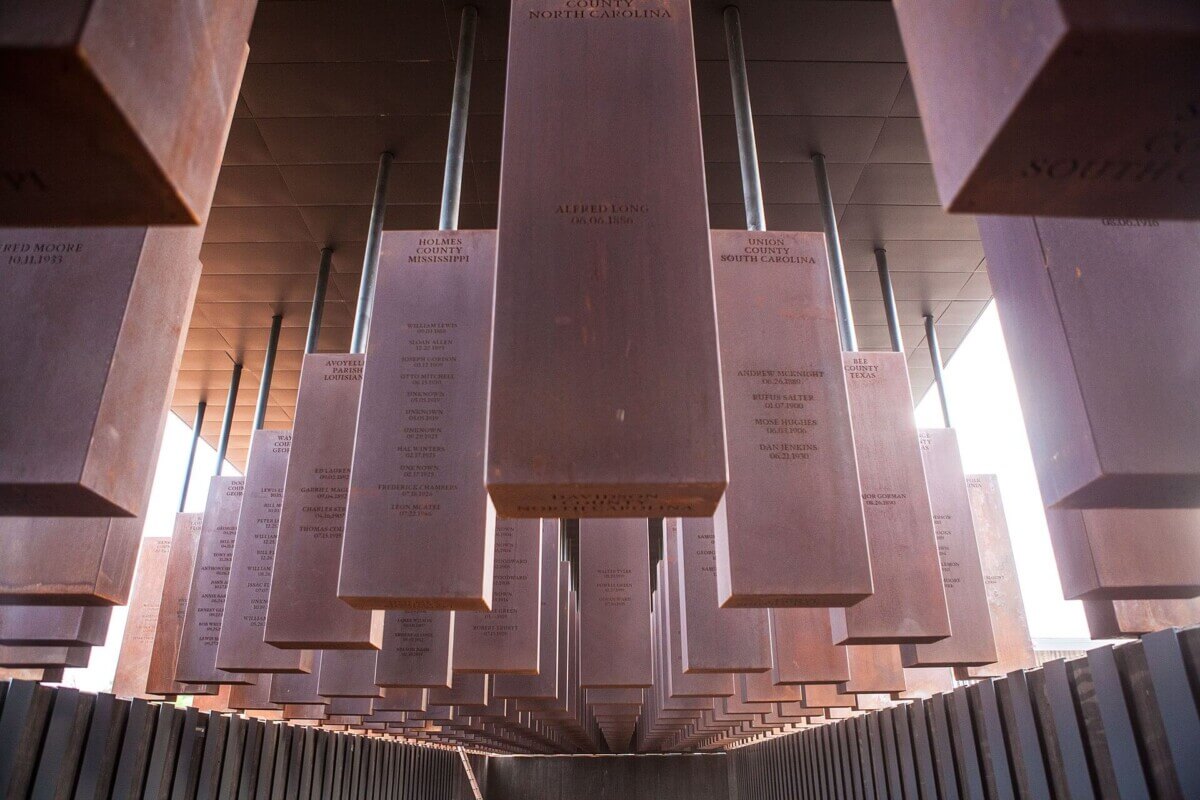 1920px-Memorial_Corridor_at_The_National_Memorial_for_Peace_and_Justice
