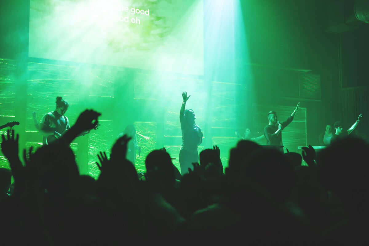 audience-band-christians-213207