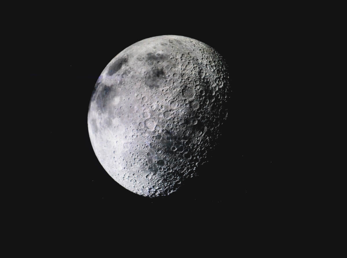 astronomy-black-and-white-crater-957626