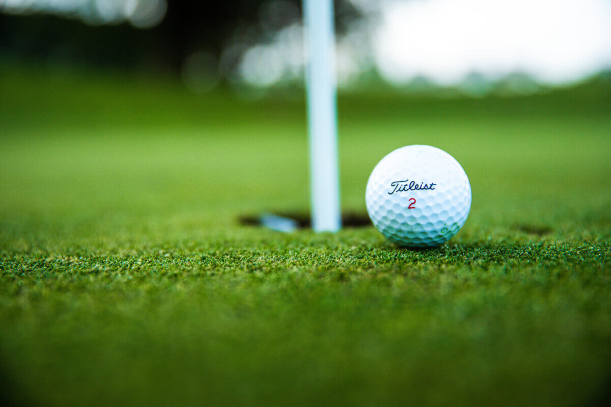 close-up-photo-of-golf-ball-2828723