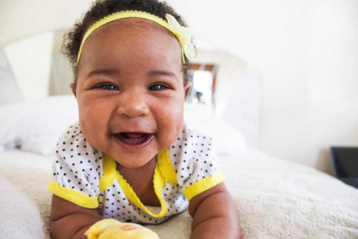 baby-wearing-white-and-yellow-shirt-774910