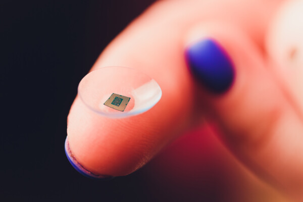 Digital or smart contact lens