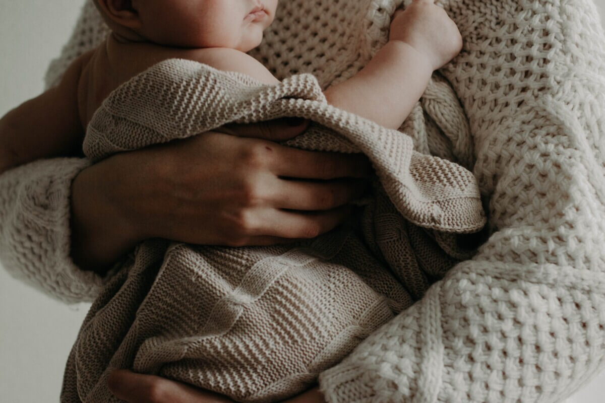 woman-carrying-a-baby-3242264