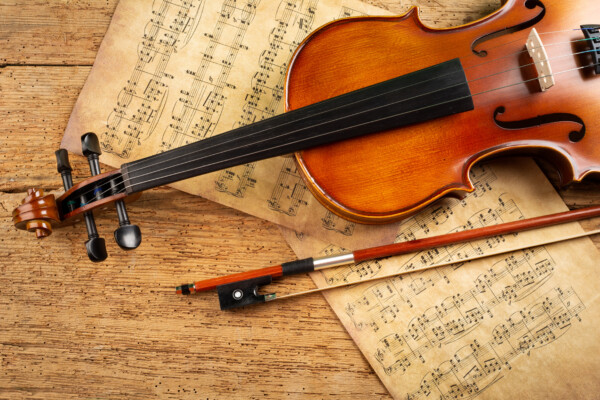 Classical music: violin over musical notes