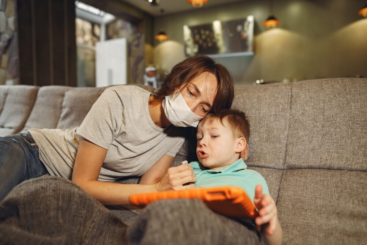 mother-with-son-surfing-internet-on-tablet-at-home-3985217