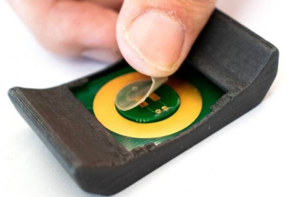 Adhesive film on smartwatch monitors metabolism