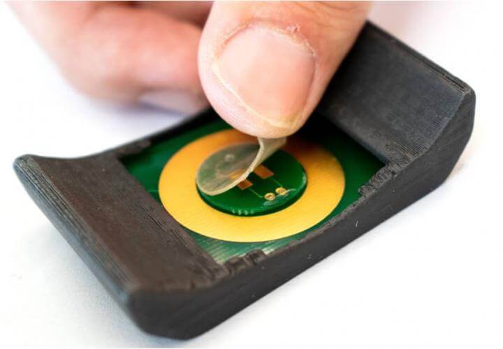 Adhesive film on smartwatch monitors metabolism