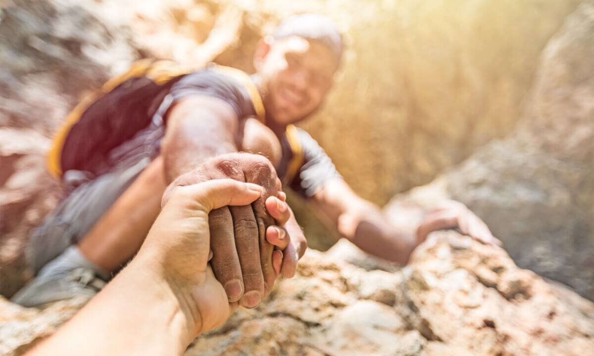Good Samaritan, good deed: Adventurers helping each other to climb