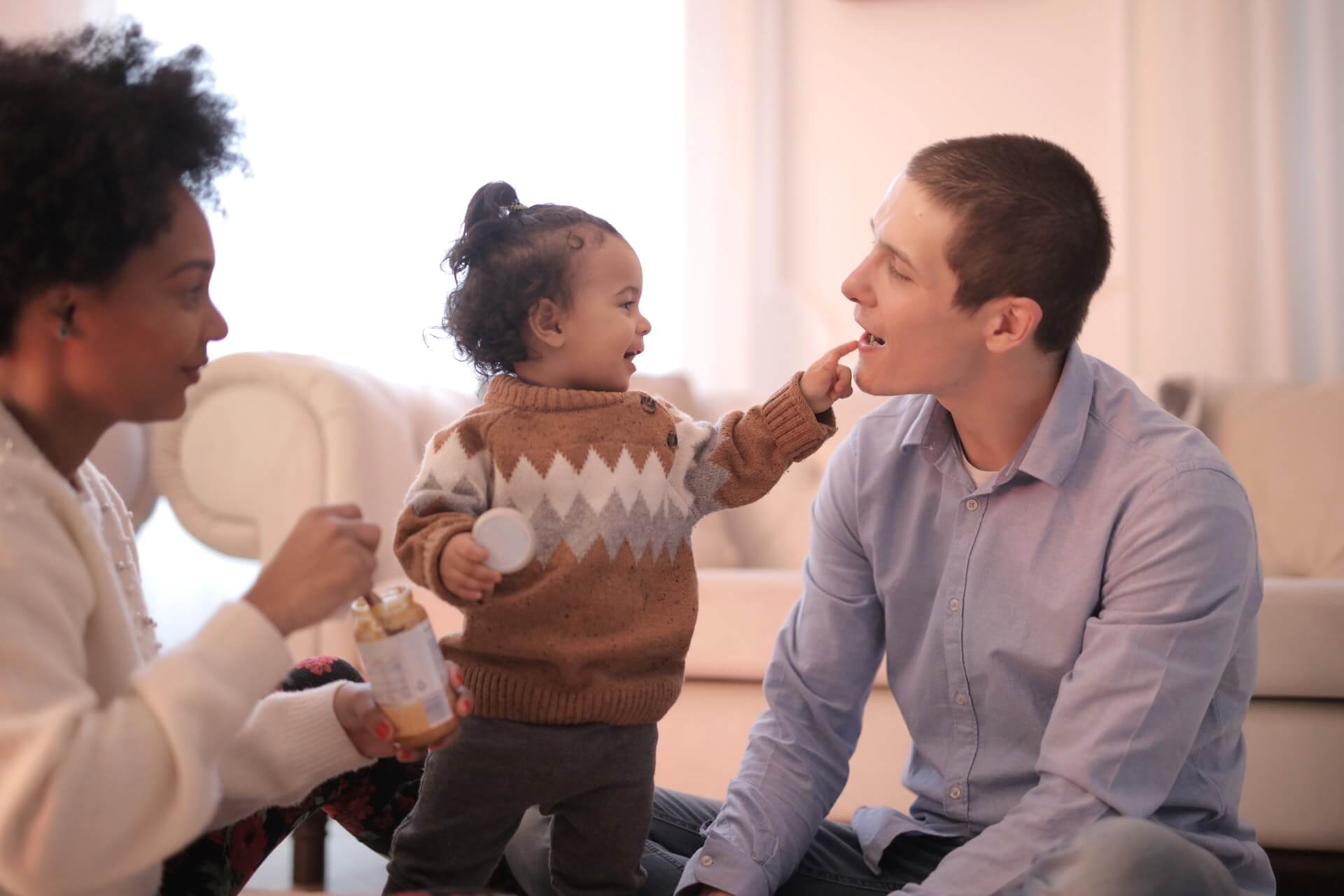 Eye Contact Synchronizes Infant Brainwaves to Aid Language Learning