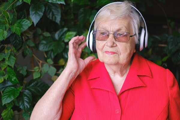 old person headphones sound
