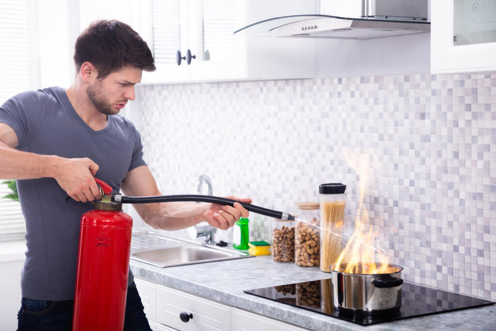 Bad cook: Man cooking causes fire