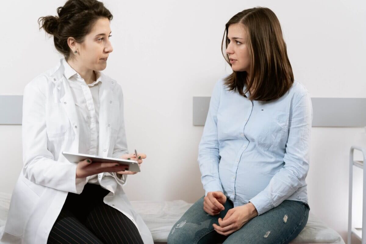 pregnant woman doctor