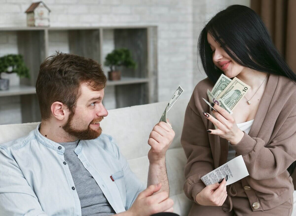 Couple splitting money between them
