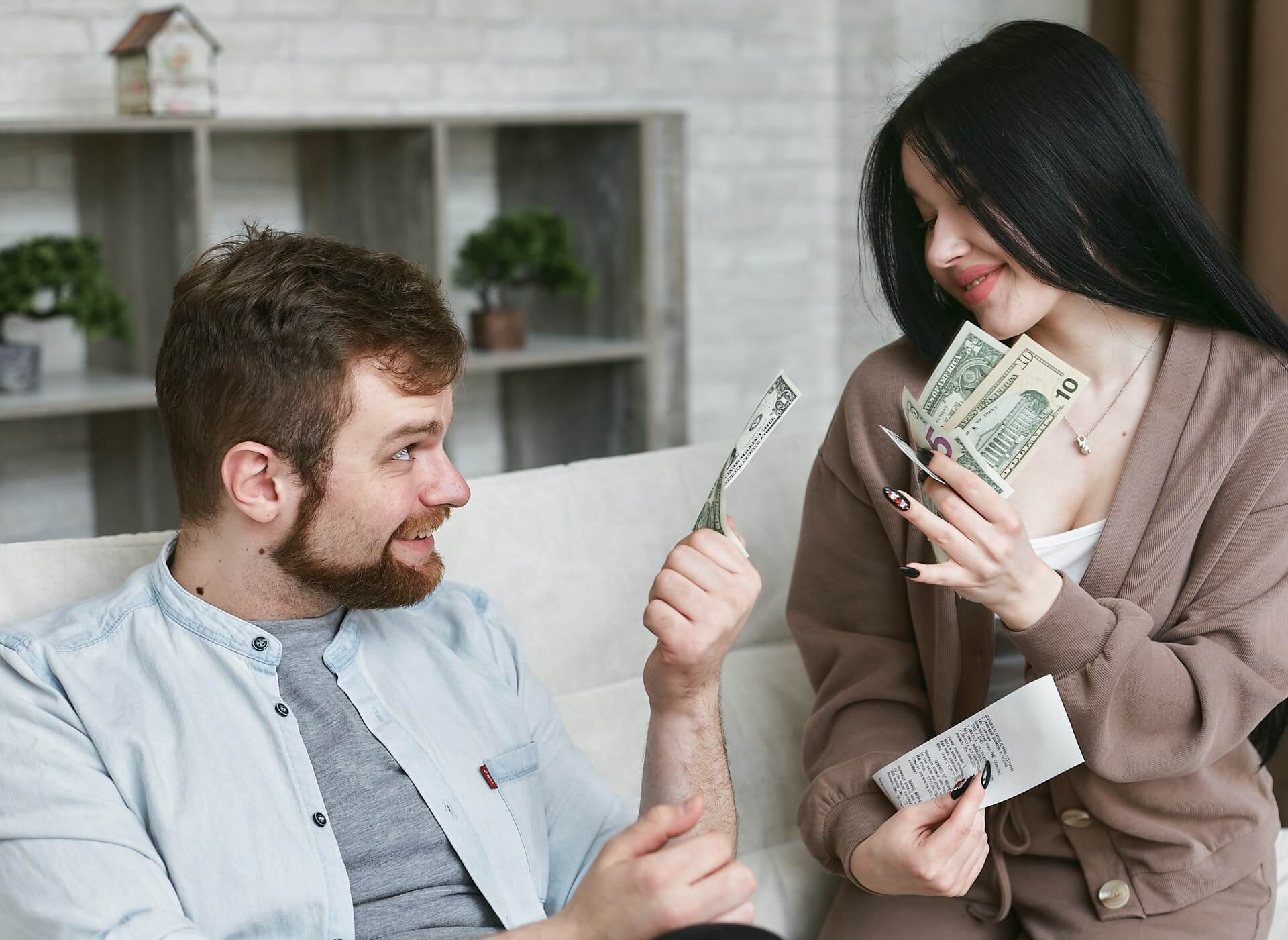 Couple splitting money between them