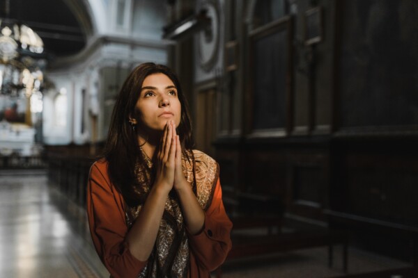 woman praying