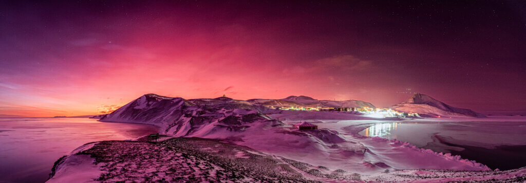 Antarctic skies above Scott Base after the Tongan Hunga Tonga–Hunga Ha'apai volcano eruption.
