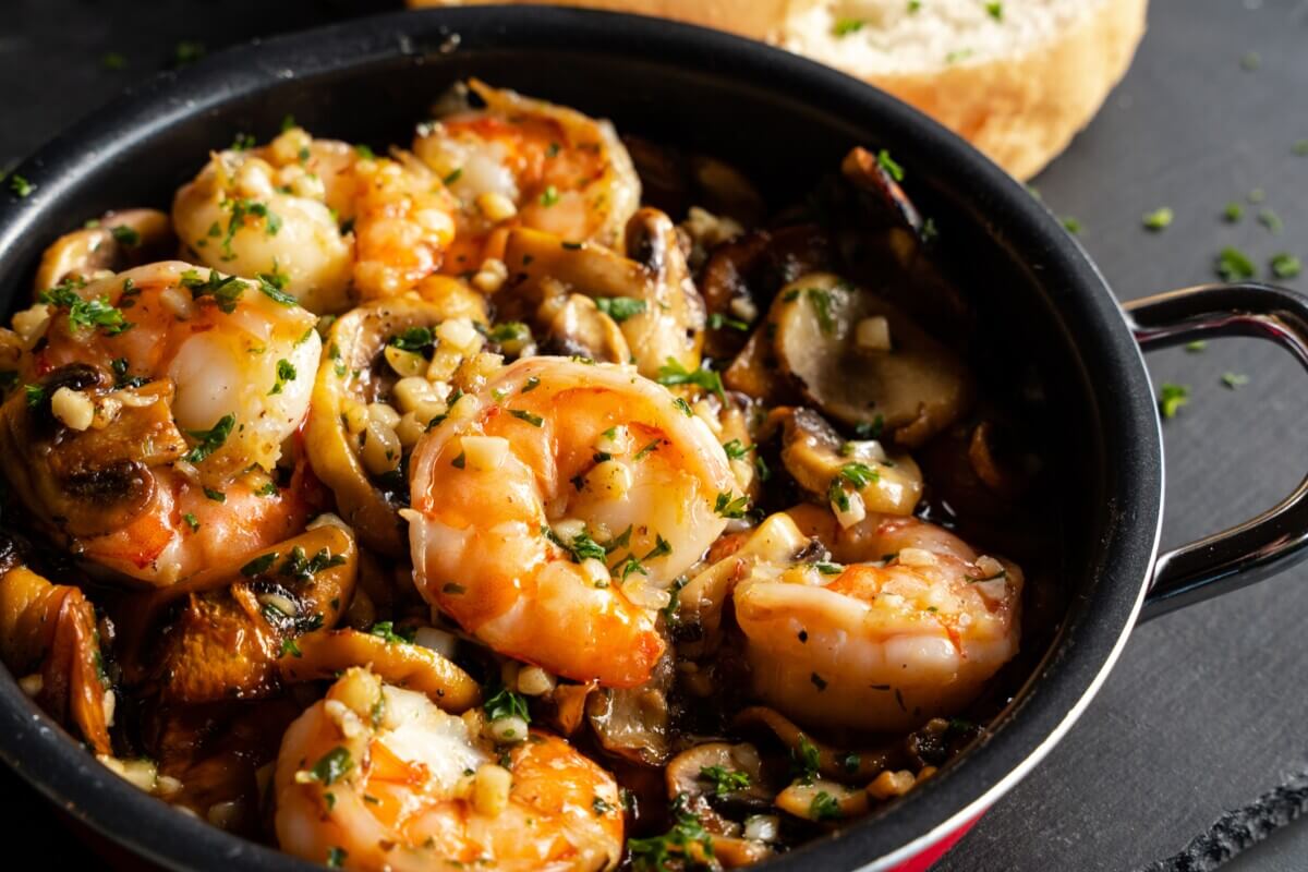 Shrimp scampi in a pan