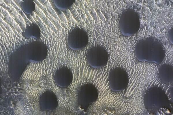 Strange circles on Mars