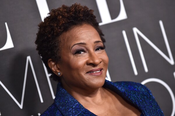 Wanda Sykes on Elle red carpet in October 2022