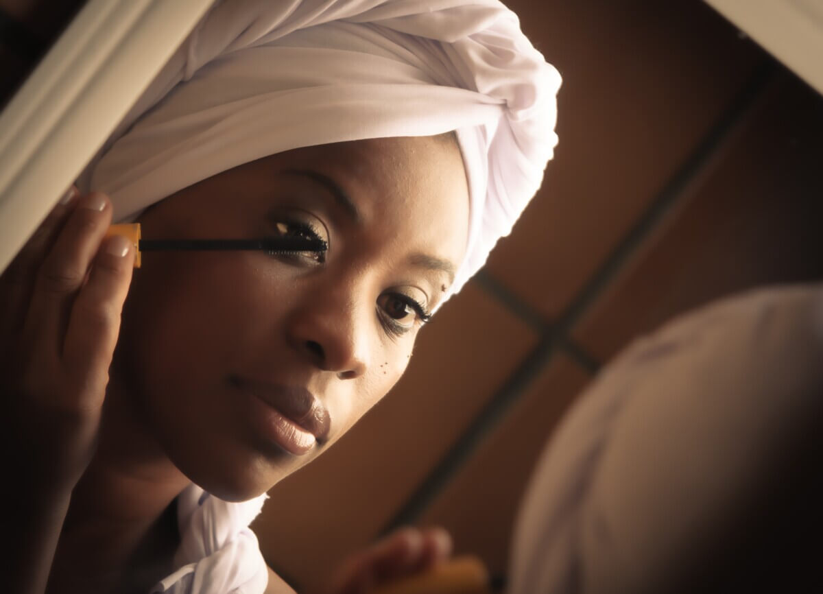 woman applying mascara