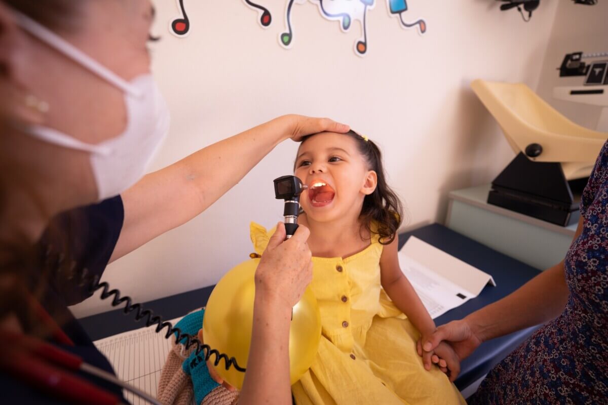 A doctor examines a young girl.