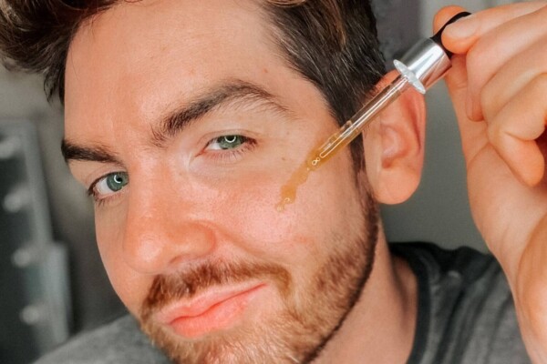 Celebrity skincare expert Scott McGlynn says you should prepare your skin for the sun by having a green tea.