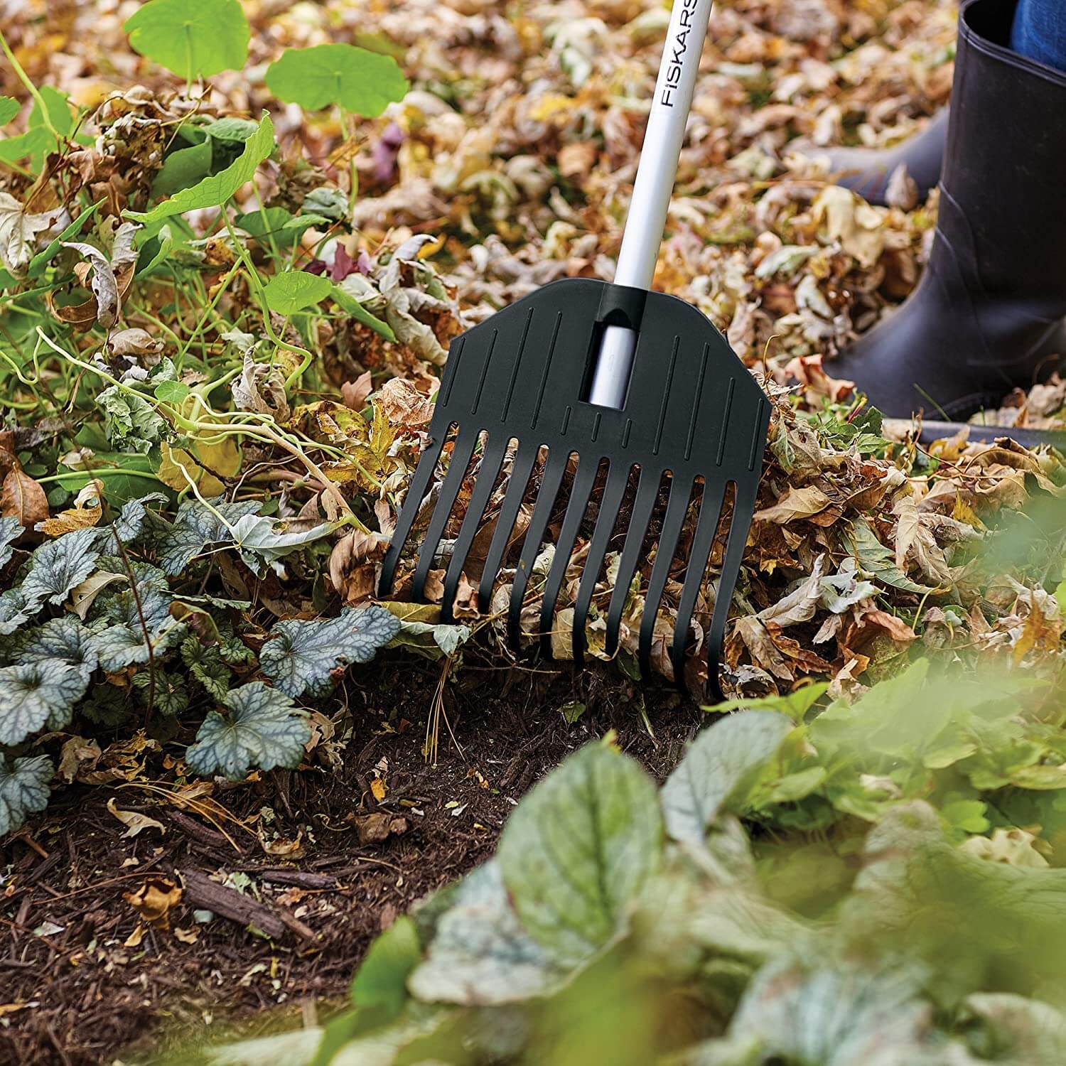 Fiskars 8-inch Shrub Rake