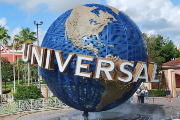 Universal Studios sign