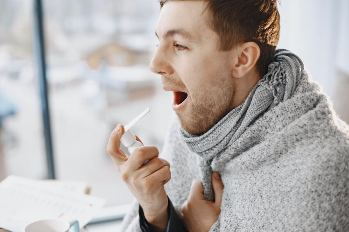 Sore throat spray