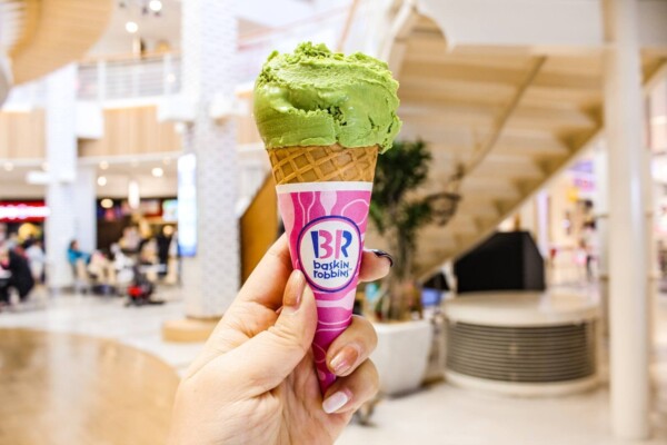 Someone holding a Baskin-Robbins ice cream cone