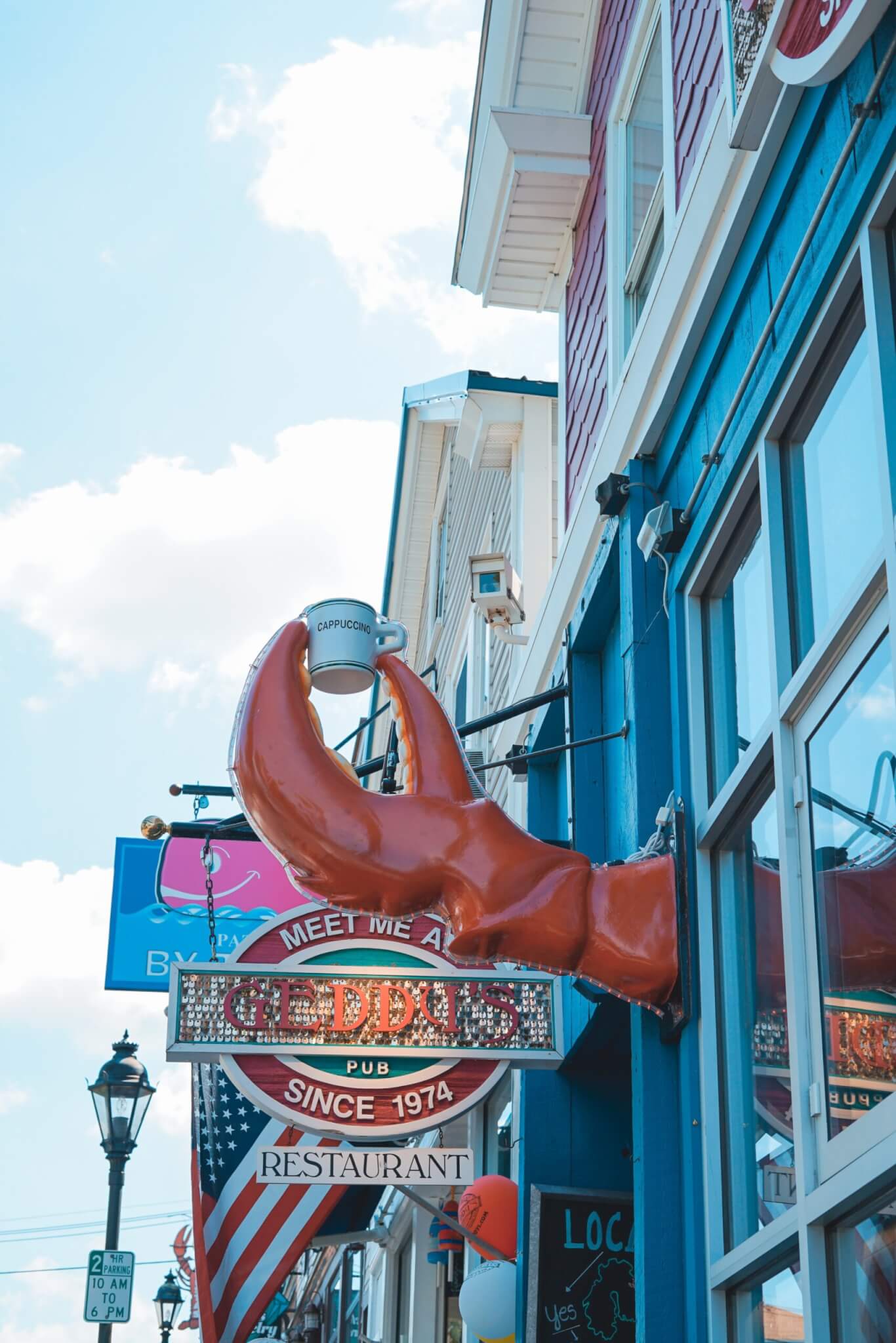 Geddy's Pub in Bar Haror