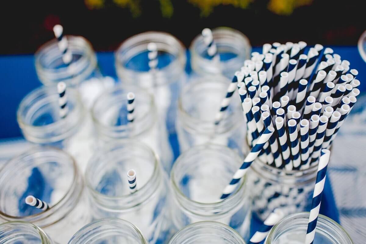 paper straws in glasses
