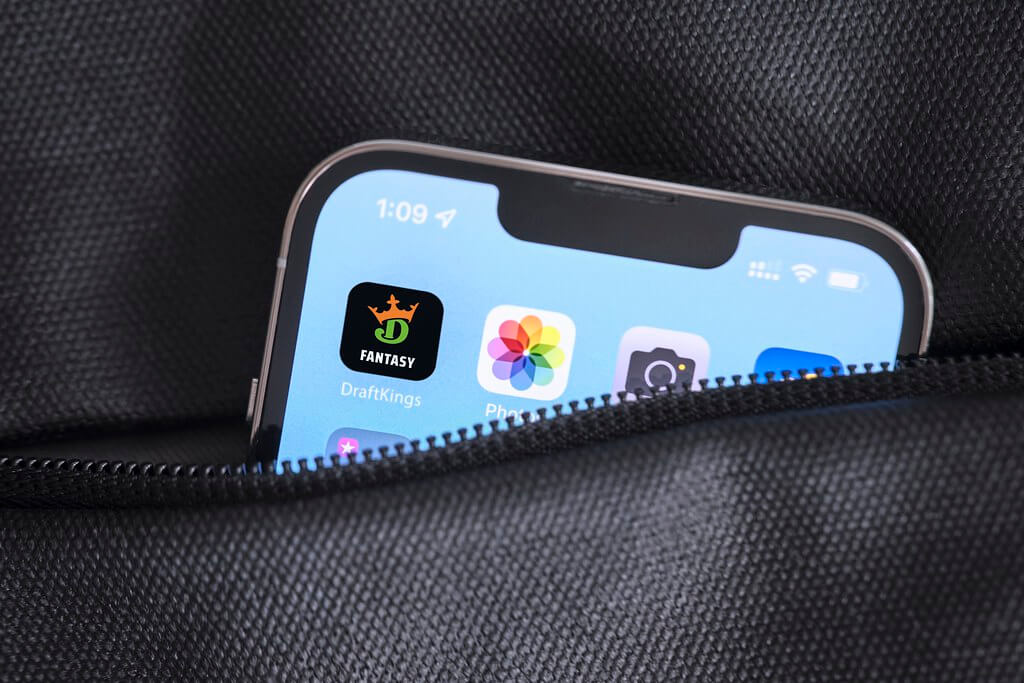 draftkings app on a phone