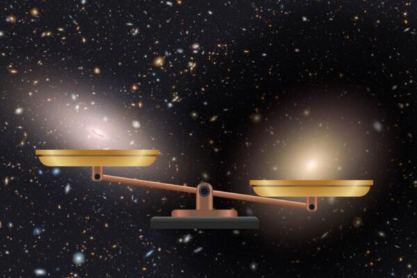 Comparison between a conventional galaxy (ESO 325-G004) enveloped in a halo of dark matter, occupying the heaviest plate on the weight scale, and the galaxy NGC 1277 (on the left), in which the study of the mass distribution reveals the absence of dark matter