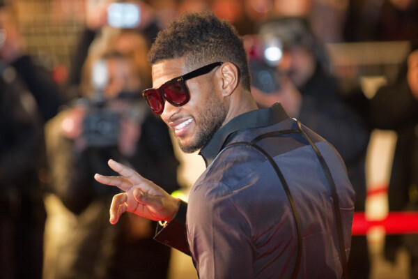 Usher on the red carpet of NRJ Music Award 2011
