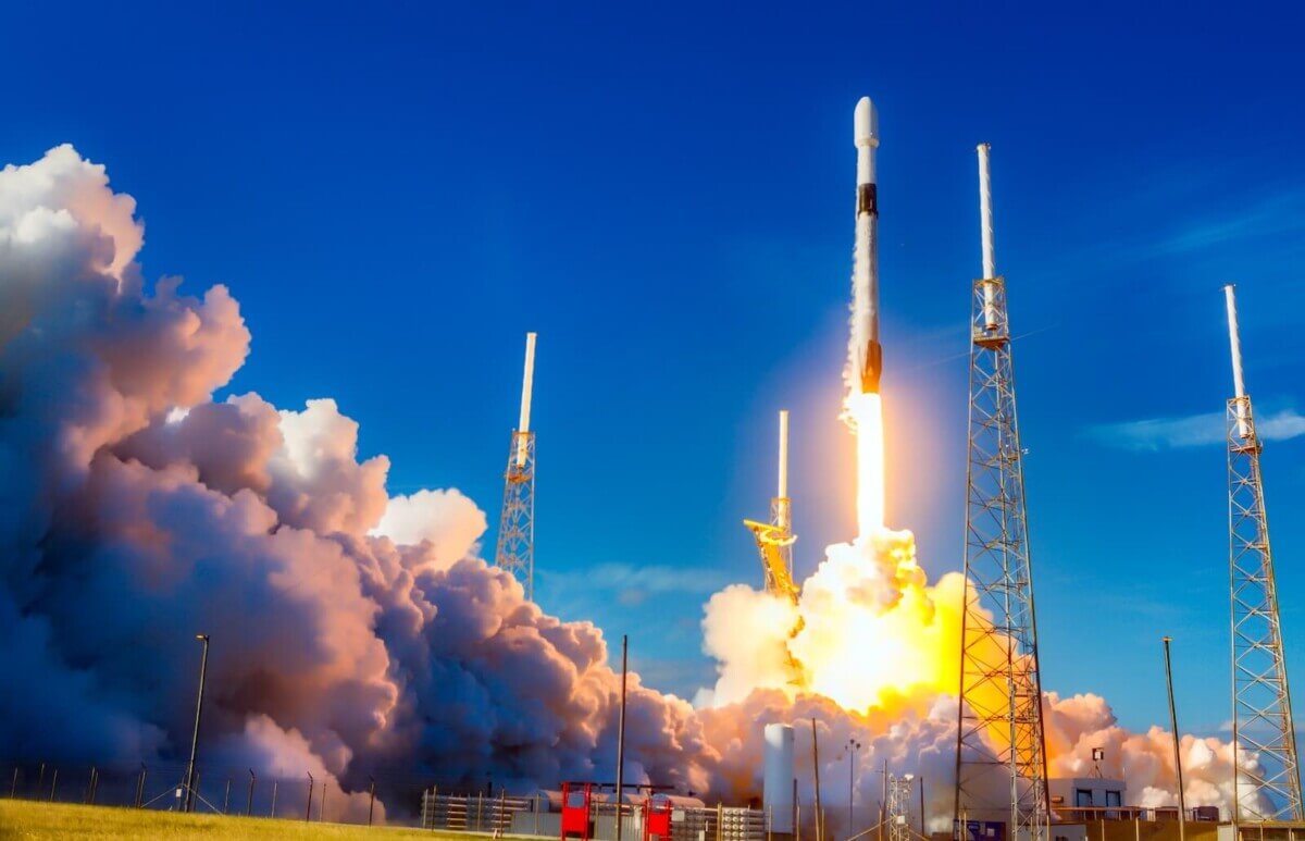space ship launch during daytime