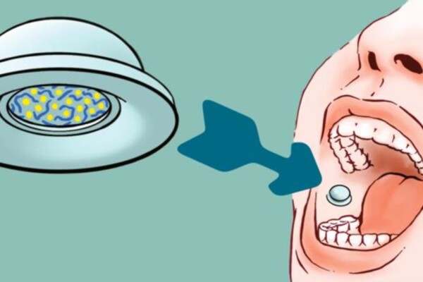 The suction cup contains active ingredients and can be pressed onto the lining of the check with two fingers