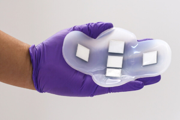 A wearable ultrasound monitor can image the bladder and determine how full it is.