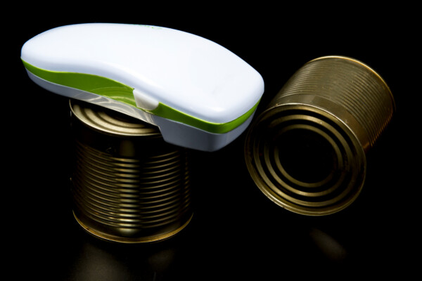 Electric can opener