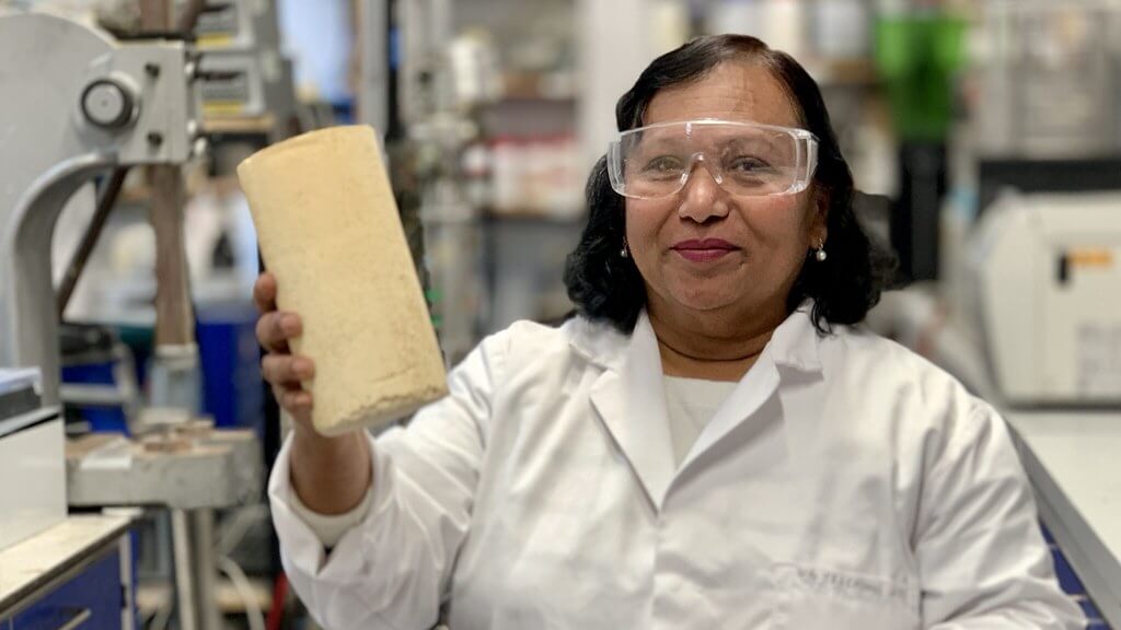 foam3r air purifer foam held by Professor Semali Perera 
