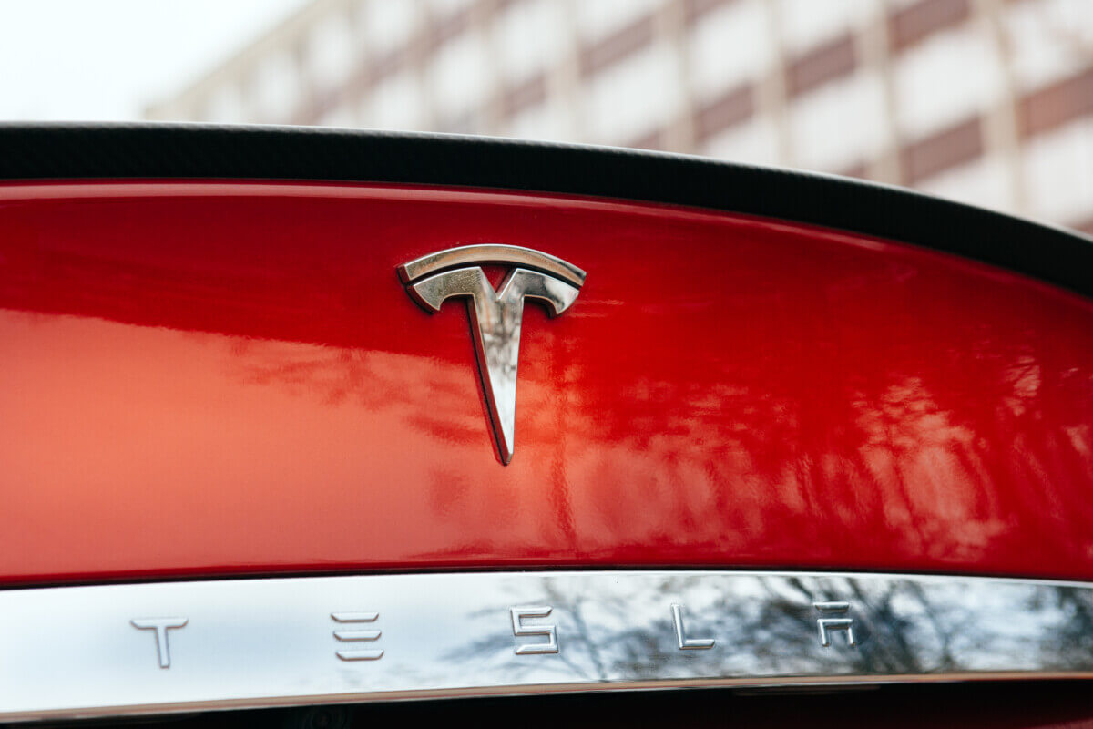 Tesla Roadster's Tesla logo
