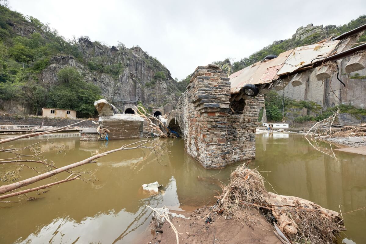 More drought, more hot weather, more torrential rain as in the picture depicting the Ahr valley flood in Germany in 2021