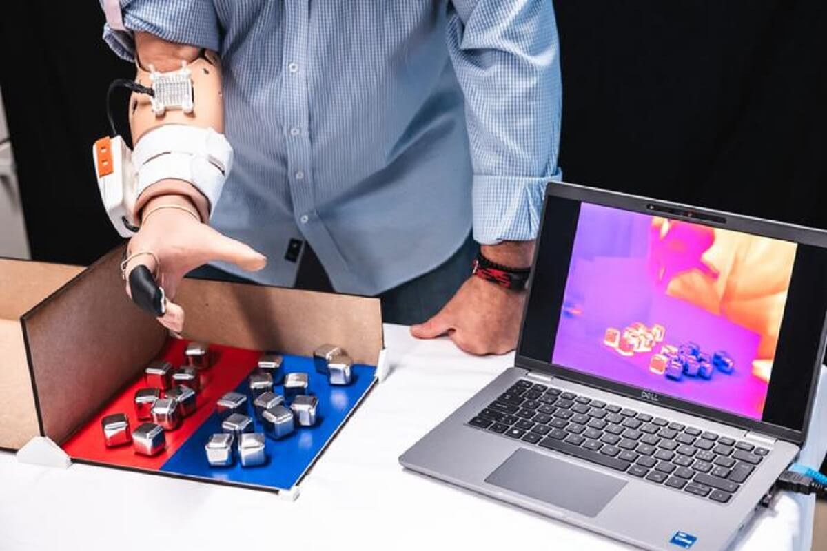 A sensory-motor hand prosthesis with integrated thermal feedback