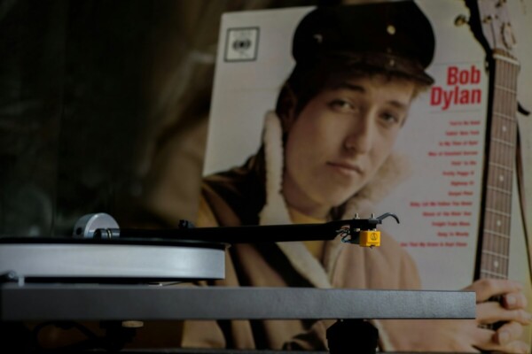 Bob Dylan playing on vinyl